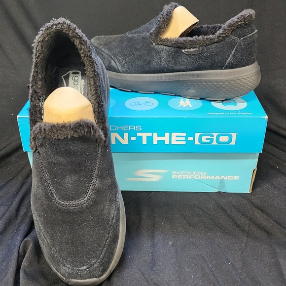 Skechers On-The-Go City 2 Captivating Black - Goga Mat & Faux Fur Lining Size 8 - Picture 1 of 11